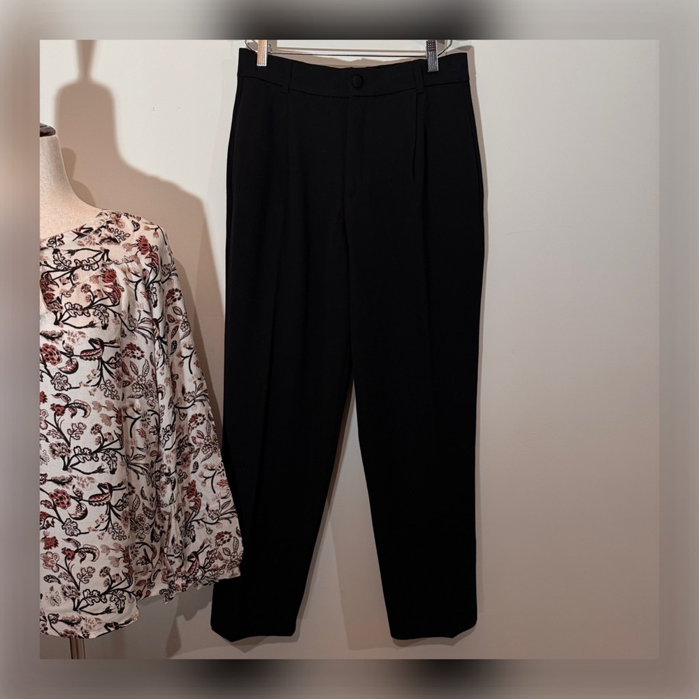 ZARA Women Pleated Ankle Pants in Black